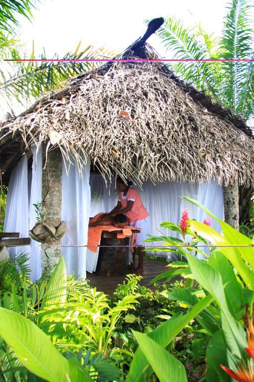 Garden Island Resort Waiyevo Bagian luar foto